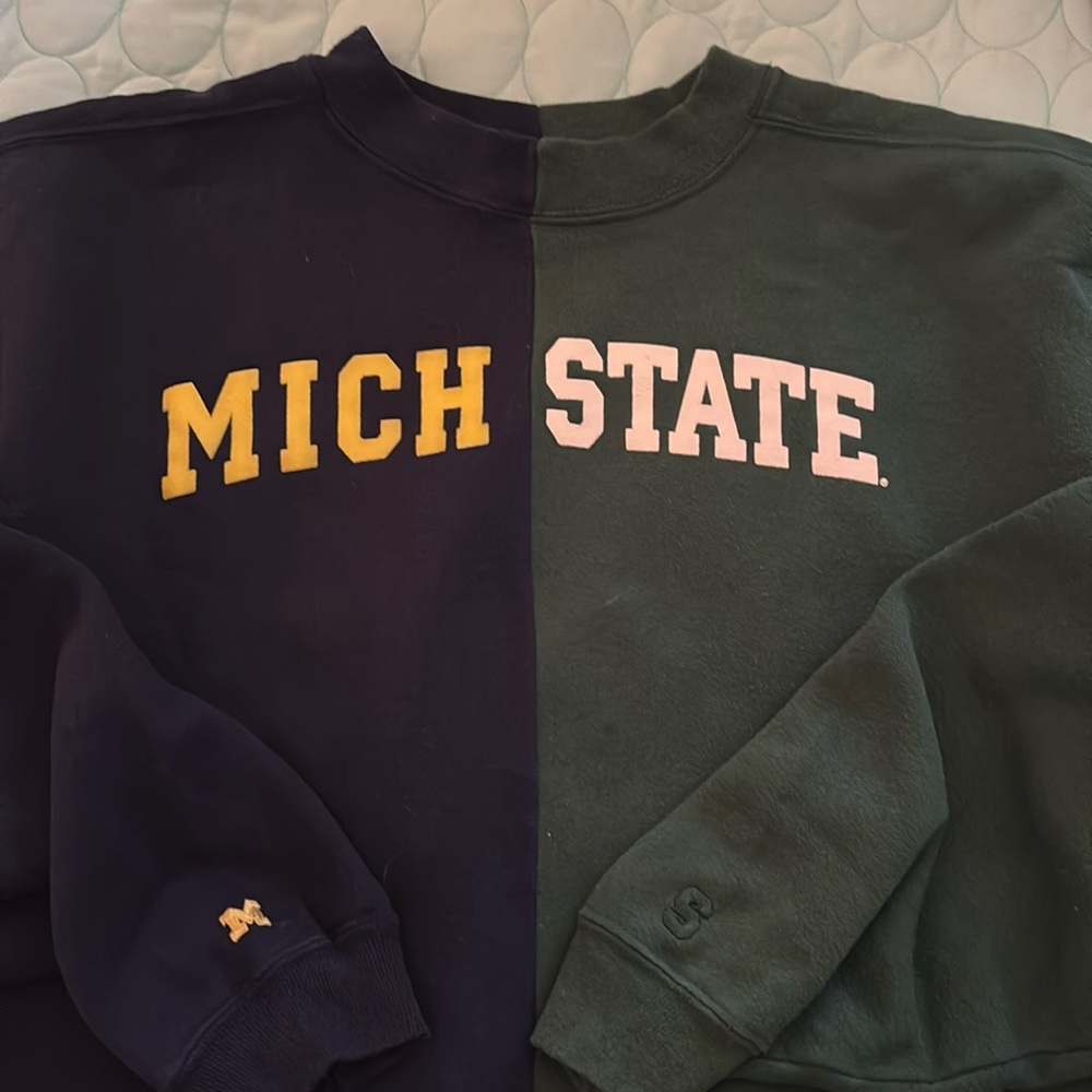 Unisex sweatshirt for the MI house-divided fan.